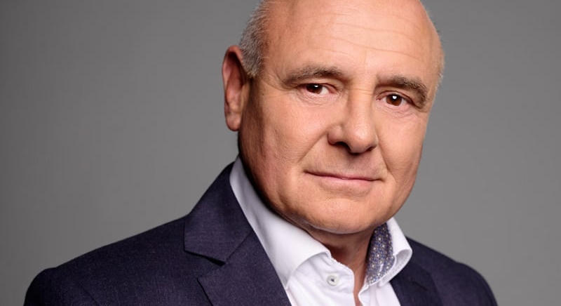 „Ez nem ladik, ez anyahajó!” – Rónai Egon így üdvözölte az ATV új műsorvezetőjét