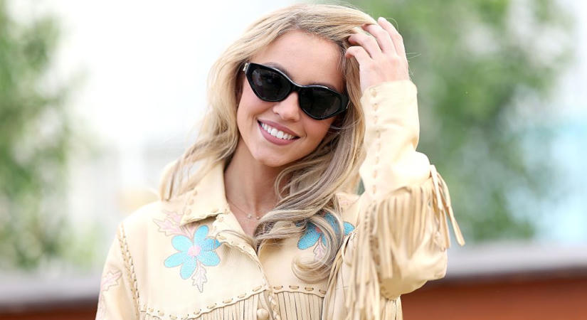 Sydney Sweeney dögös szuperhősként pózolt pasija mellett