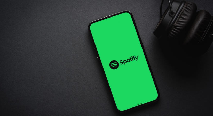 „Ez a sz.r...” – Kiakadt az ismert magyar énekes, miután egy rejtélyes album landolt a zenekara Spotify-profilján