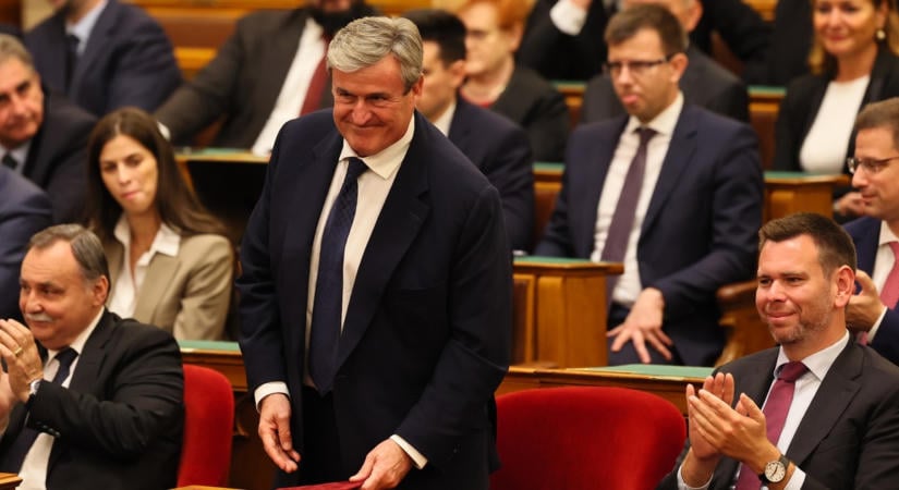 Többéves Skodával járnak a kormány tagjai - ennyit keresnek a miniszterek, államtitkárok