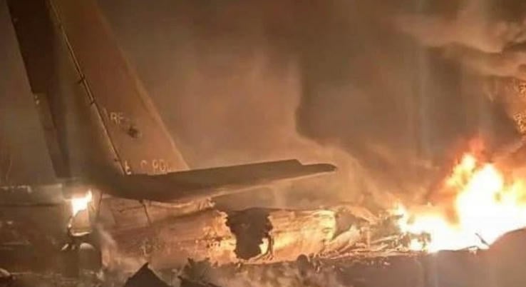 Lezuhant egy orosz nukleáris hadászati bombázó, hatan meghaltak, videón a lángoló gép