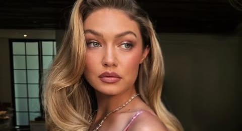 Gigi Hadid élő Barbie-ként ragyogott Taylor Swift esküvőjén