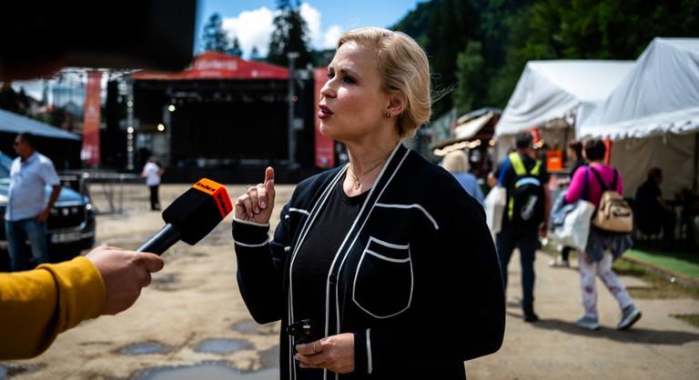 Juhász Hajnalka: A Bruti-féle támadás után három nap alatt közel tízezren letranszvesztitáztak