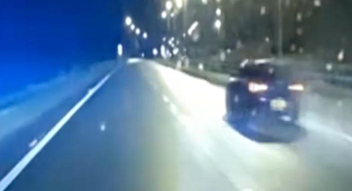 225-tel rohant az edzőterembe, akkorát csattant, hogy le is csukják
