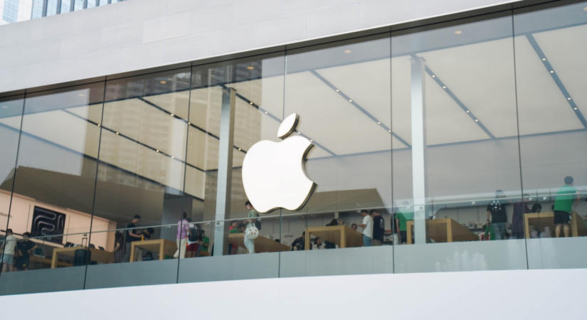 Hatalmas dobásra készül az Apple: két nap múlva bemutathatják az első összehajtható iPhone-t