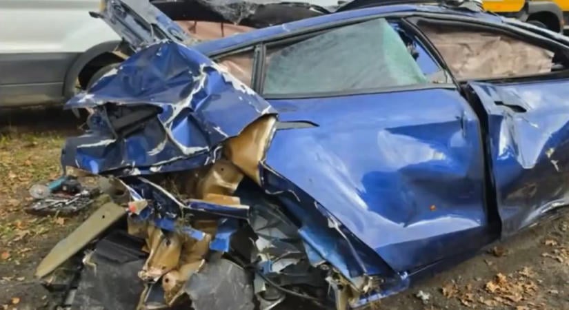 280-nal szállt el a Tesla az Autobahnon, mindent vett a kamera