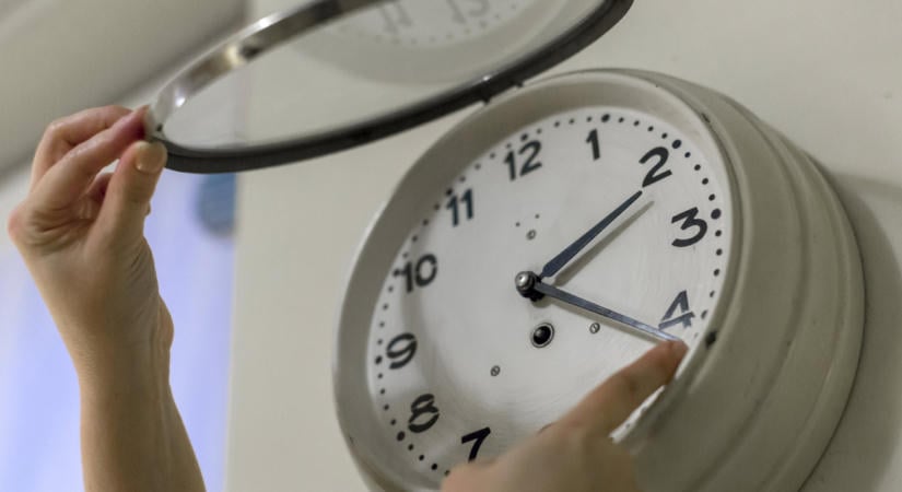 Az EU még mindig nem törölte el: jövő héten újra át kell állítani az órákat