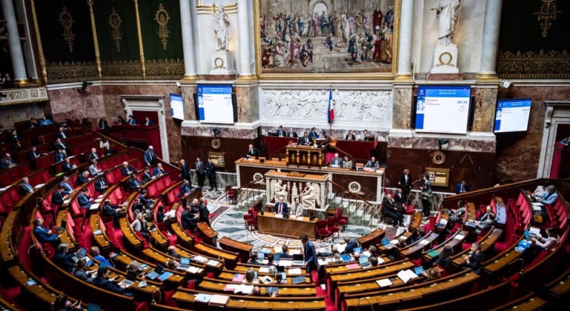 Pánik Le Pentől Japánig – mekkora gondot okozhat a francia kötvényhozamok elszállása?