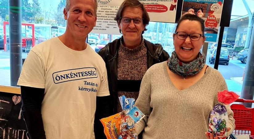 Rászoruló diákoknak gyűjtöttek mikuláscsomagokat a tatai önkéntesek