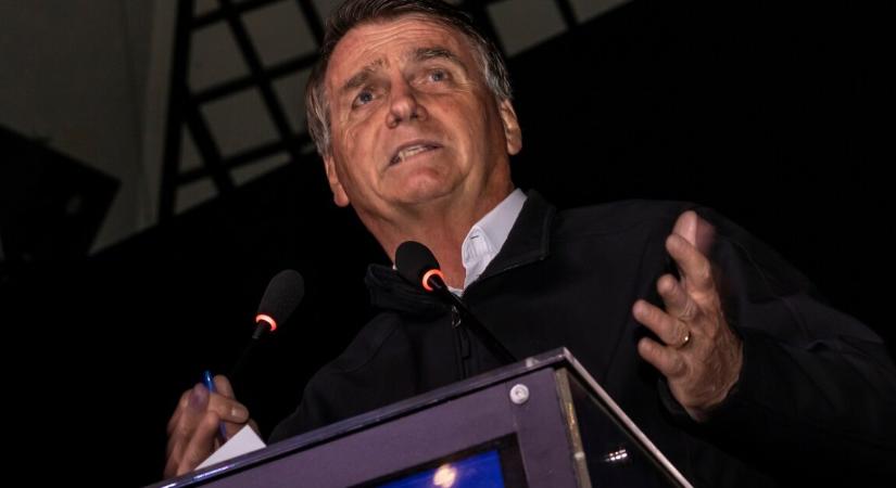 Már fegyverek után kutattak a volt brazil miniszterelnök, Jair Bolsonaro otthonában