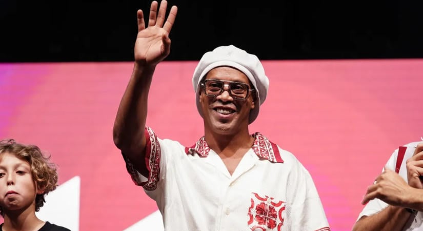 Kiderült az indok, ezért tér vissza valójában a pályára Ronaldinho