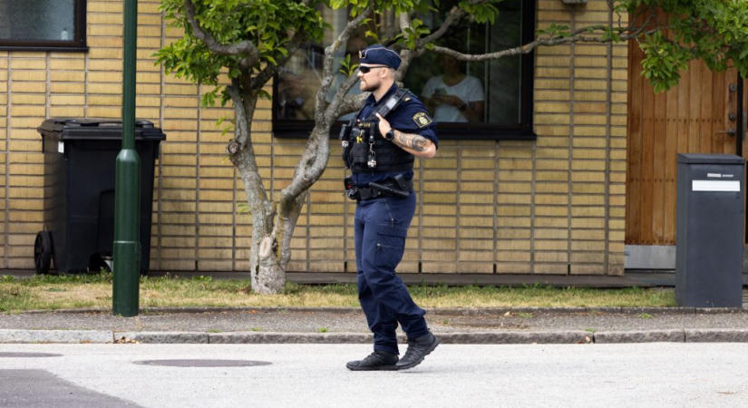 Karddal támadt emberekre egy férfi egy svédországi iskolában, többen megsebesültek