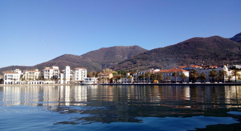Fürdési tilalom van egy montenegrói strandon