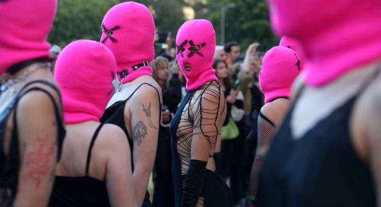 „Csukjátok le!” – a Pussy Riot tagja elmondta, hogyan szervezte be az FSZB