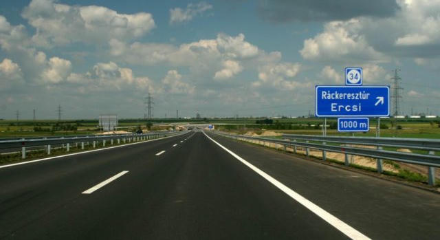 Felülvizsgálják a dohány- és kaszinószerződéseket és a 35 éves autópálya-koncessziókat is