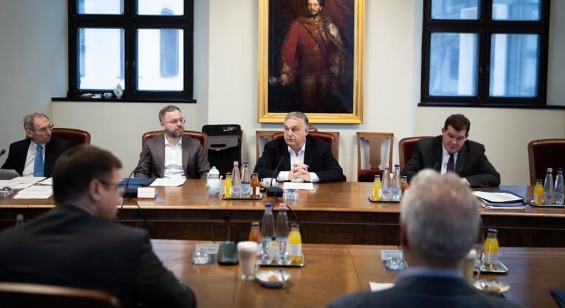 „A magyar adófizetők hagyták, hogy kilopják a szemüket. A jövőre viszont van hatásunk”