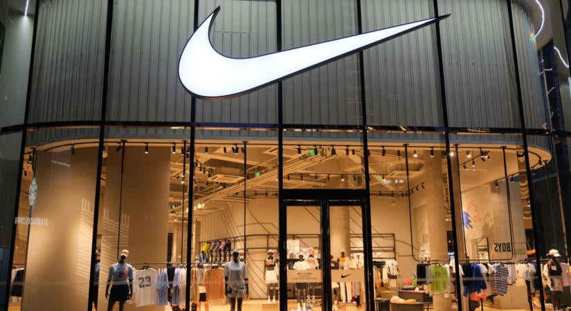 Zuhanórepülésben a Nike: menekülnek a befektetők, azonnali átszervezés jön