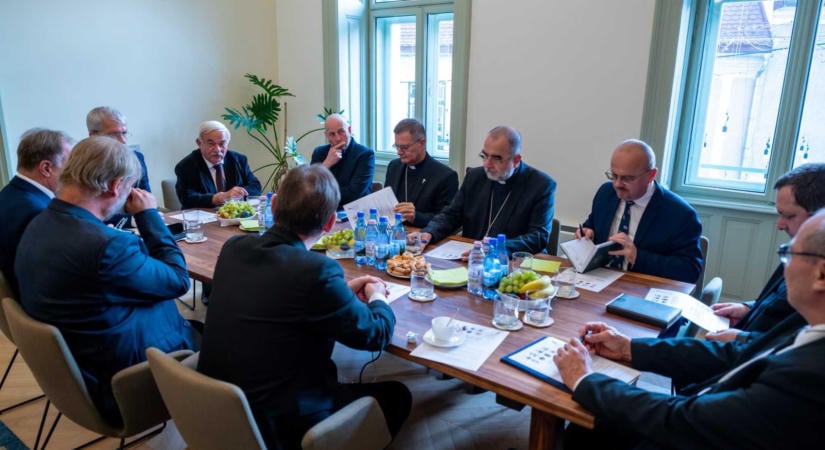 Az erdélyi magyar egyetemek további támogatása mellett álltak ki a történelmi egyházak