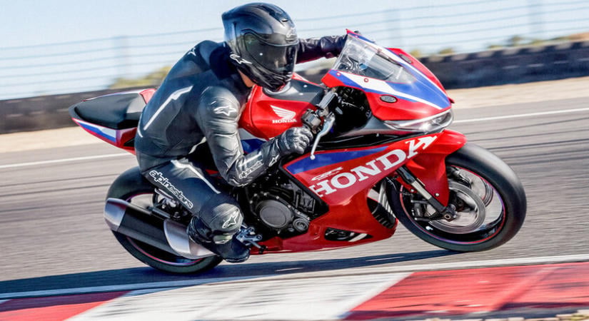 Újabb négyhengeres sportmotor a Hondától - Helló, CBR500R Four!