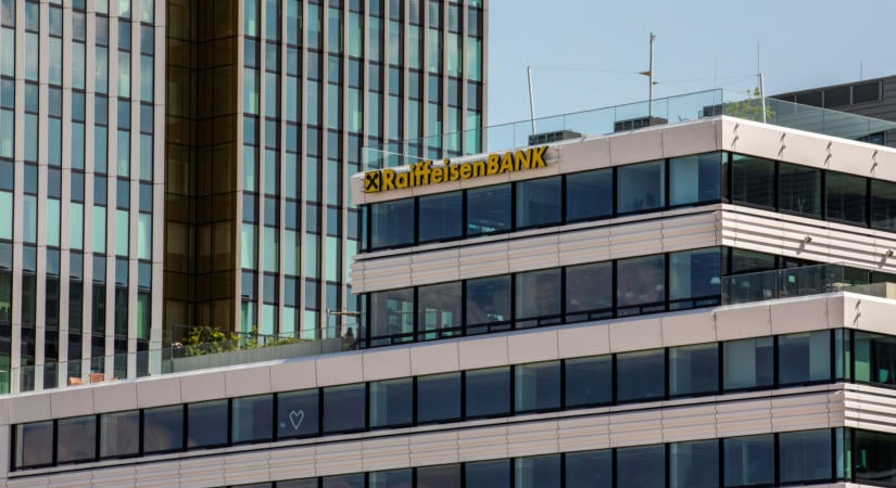 Többszáz millió eurós bírságot kapott az oroszoktól a Raiffeisen
