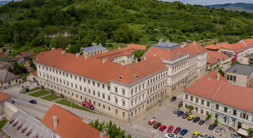 Felégették a legnagyobb erdélyi iskolát