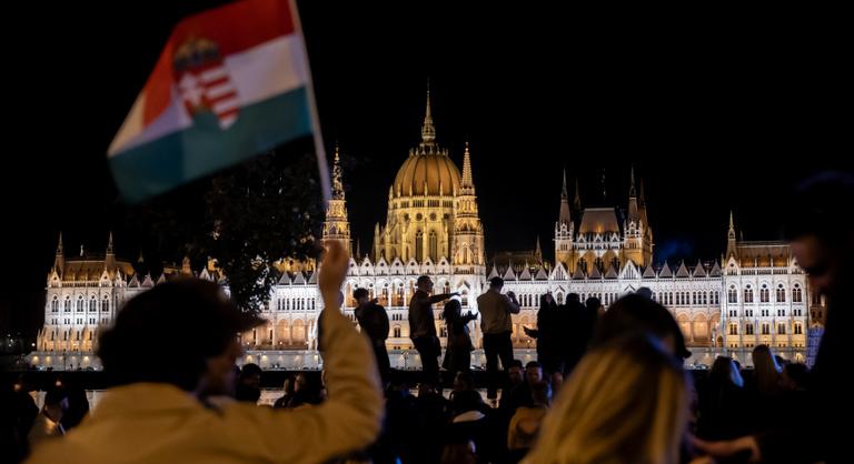 A Financial Times szerint nagyobb rendszerváltás zajlik Magyarországon, mint amit eddig lehetségesnek tartottak