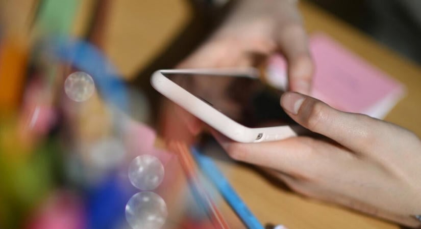 A nap kérdése: egyéni vállalkozó mobiltelefont vásárolt részletre, hogyan számolhatja el a költséget?