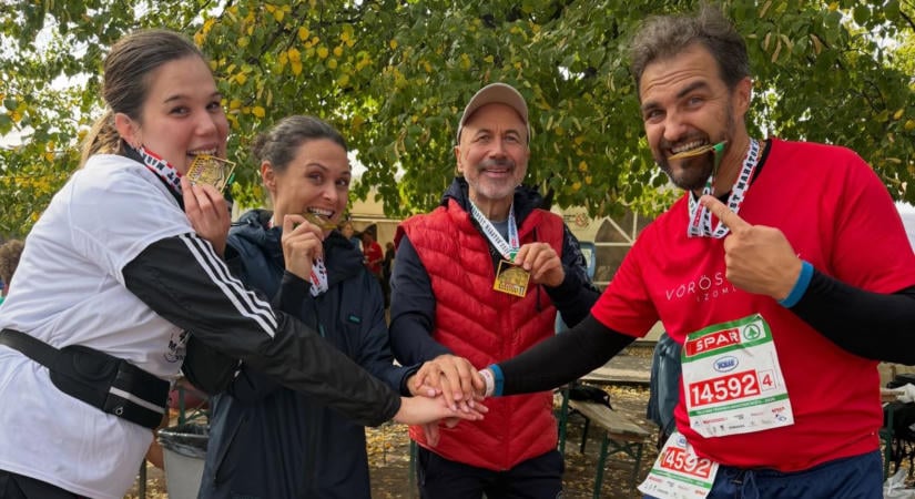 Így hódították meg a Budapest Maratont a székesfehérvári színészek Dolhai Attila vezetésével (videó)
