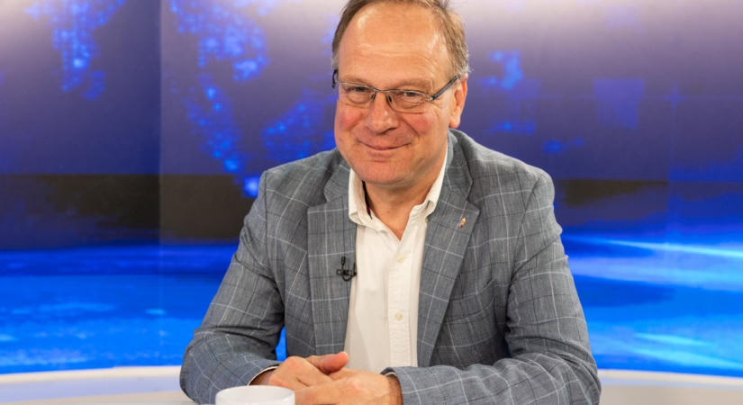 Kínos pillanatok a Kossuth rádió reggeli adásában: Navracsics Tibor élőben ment neki a műsorvezetőnek