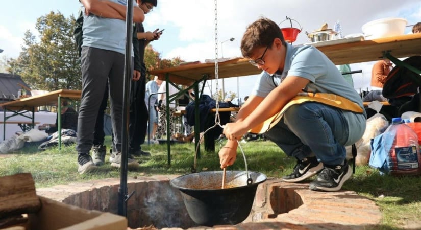 Bográcsban készült a gyros is a Krúdy gasztroudvarában  fotók