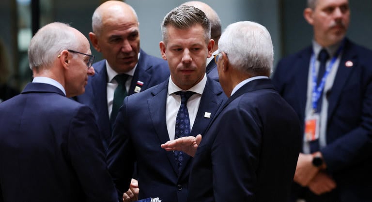 Magyar Péter bejelentkezett Brüsszelből, délben először tárgyal hivatalosan Volodimir Zelenszkijjel