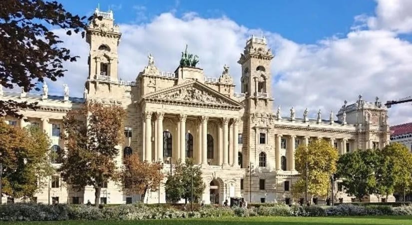 Orbán Viktor titkársága: Minden magyar büszke lehet a felújított Igazságügyi Palotára