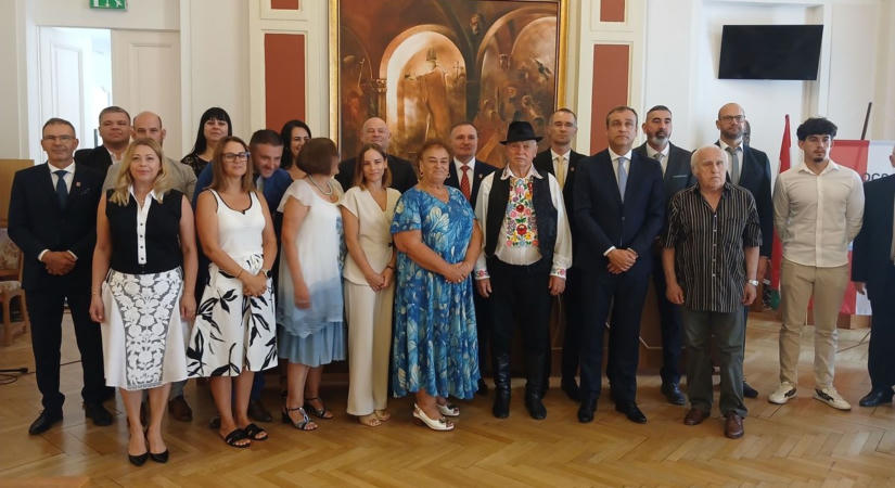 Az MVM vezérigazgatója lett Kalocsa díszpolgára – mutatjuk, kik kaptak még városi kitüntetést  fotók