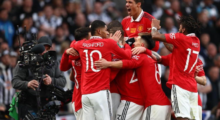 Manchester United az élen, Liverpool az utolsó