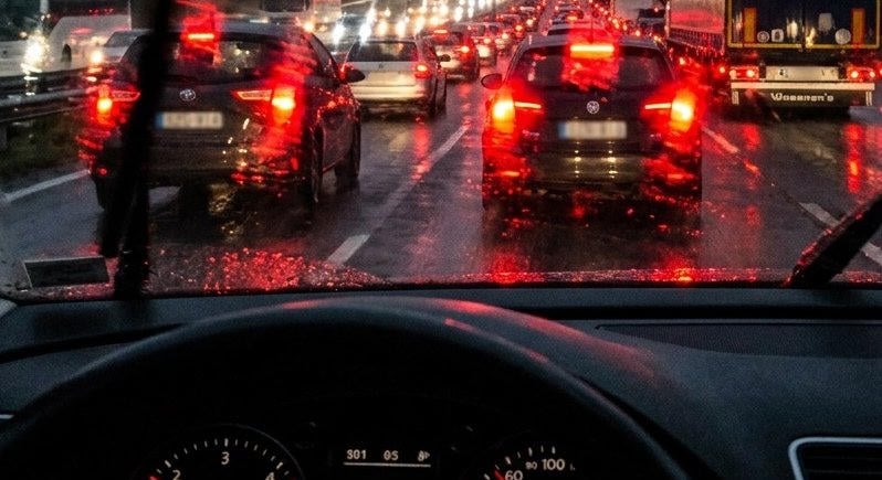 Ha ilyen autó megy előtted, elkezdhetsz félni