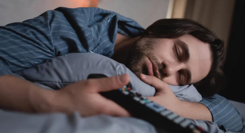 Sorozatnézés elalvás előtt: jó vagy rossz ötlet a szakértő szerint?