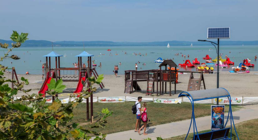 A vízpart nem házibuli, a tó nem vécé – Elkészült a 15 pontos balatoni strandetikett