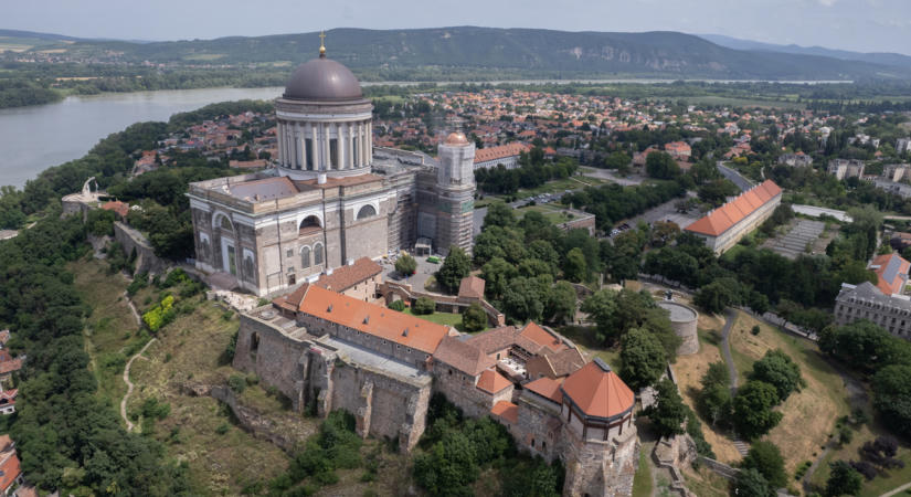 Rejtélyes középkori szentély lapul egy esztergomi medence alatt, ami pontot tehet IV. Béla elveszett sírjának ügyére