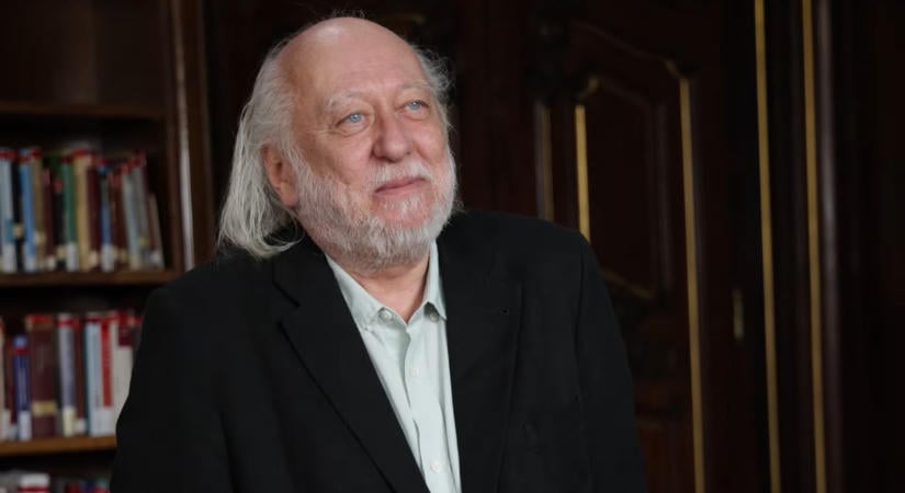 „Tényleg meg fogok bolondulni” – hihetetlen bűvésztrükköktől hüledezik a Nobel-díjas Krasznahorkai László