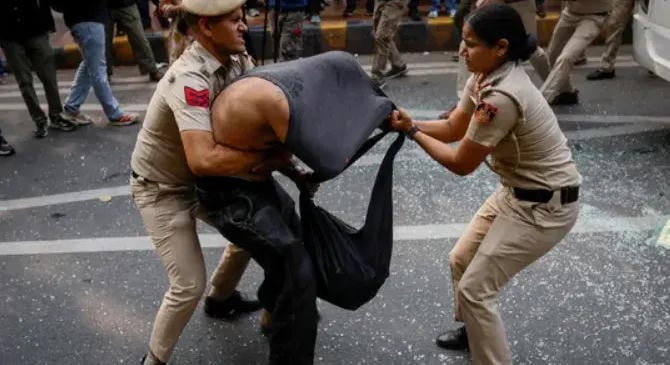 India fővárosában folytatódnak a választási reform elleni hatalmas tüntetések, a rendőrség ezreket vett őrizetbe