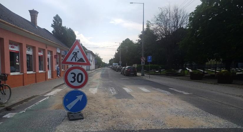 Párkány: szerdától ismét dolgoznak a Szent István utcai szakaszon