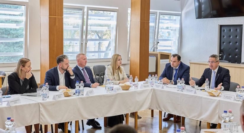 Balog-Farkas Renáta és Diószegi Judit a rendészeti államtitkárral tárgyaltak a győri rendőrség helyzetéről