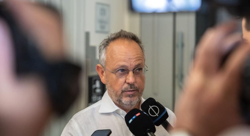 Bús Balázs háromszor is kapott diplomata-útlevelet
