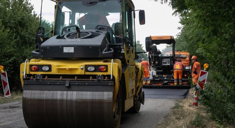 2800 tonna új aszfalt kerül a 8-as főútra