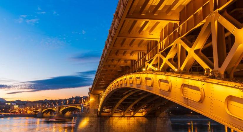 Lezárják az egyik nagy budapesti hidat péntek hajnalban: világháborús robbanótestet találtak az egyik pillérnél
