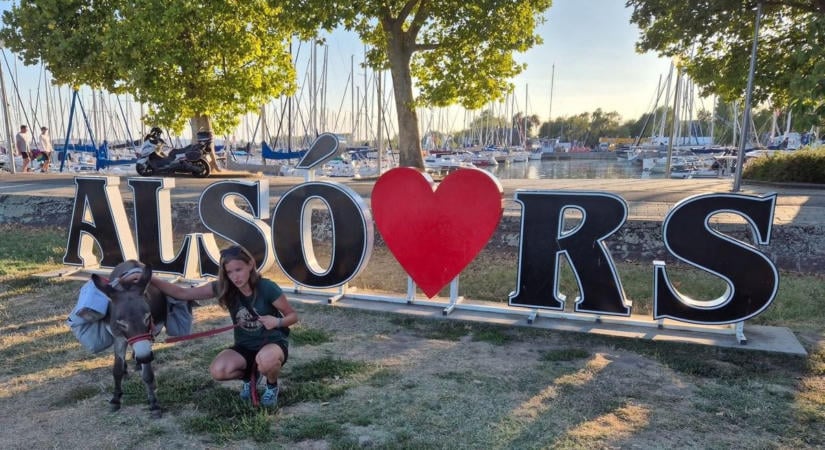 Csacsitúra a Balaton körül - Fokival és Bettinával ma Balatonfüreden találkozhatnak