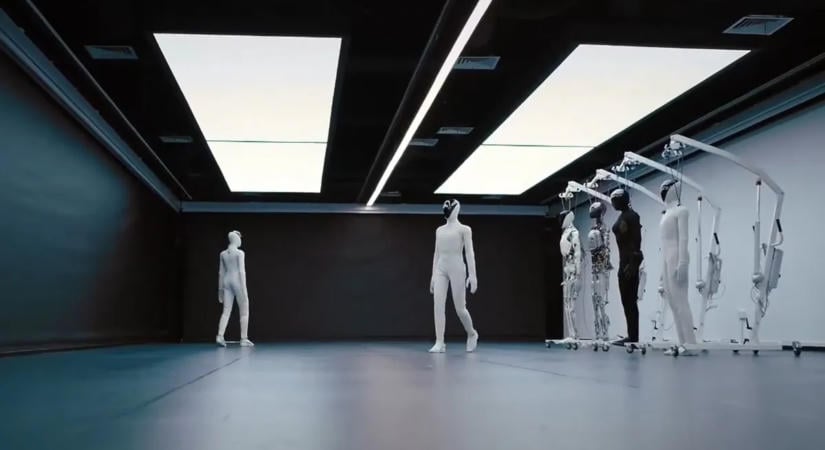 Humanoid robotok gyártásába kezdett Kína, hamarosan a háztartásokban is megjelenhetnek – videó