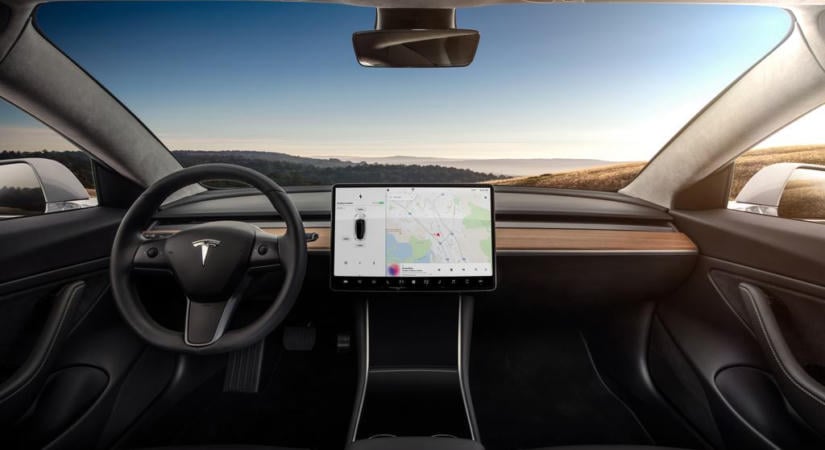Elnapolják a Tesla önvezetéséről szóló szavazást