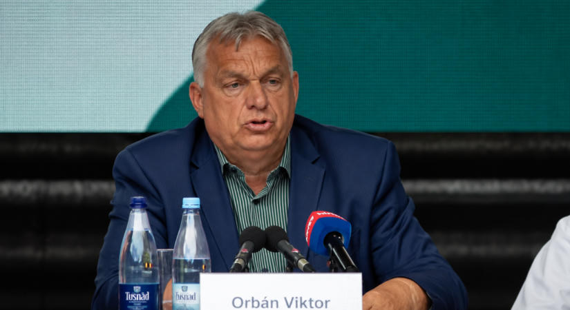 Előkerült egy fotó Orbánról: Valamiben nagyon mesterkedik, vajon mire készül?