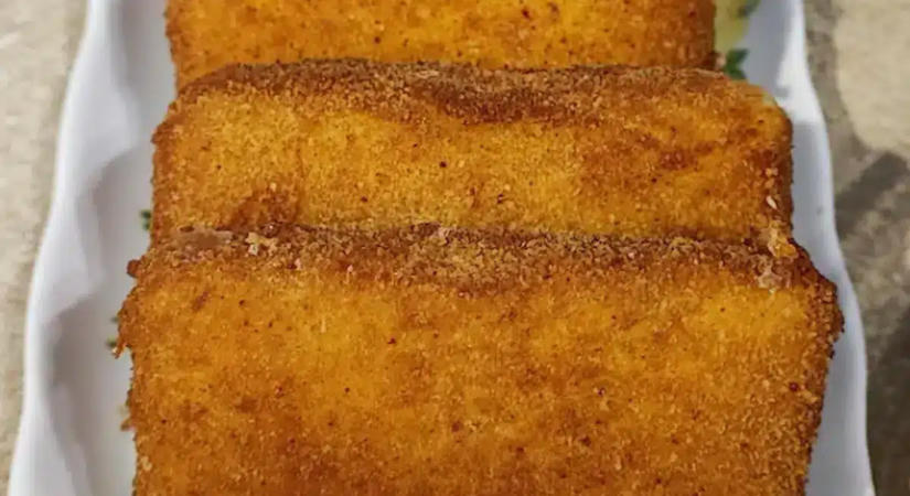 A szétfolyásmentes rántott sajt titka: ez a lépés elengedhetetlen